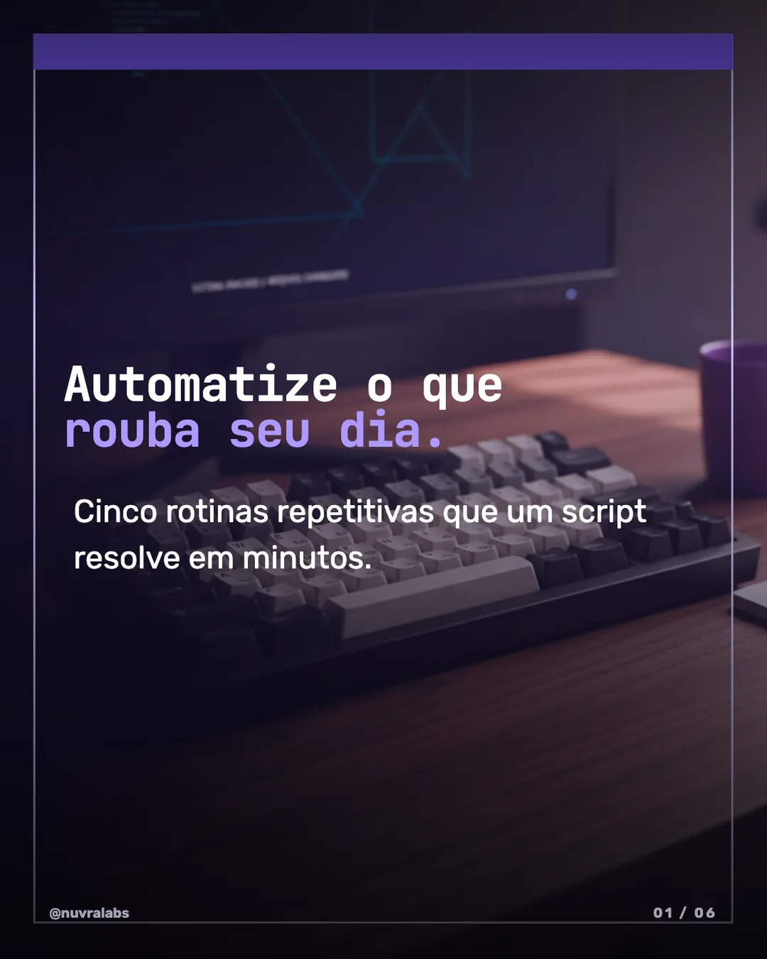 Capa de carrossel no template Terminal Retrô: "Automatize o que rouba seu dia." em fonte monoespaçada, com o destaque em lilás, sobre foto noturna de um teclado mecânico e um monitor